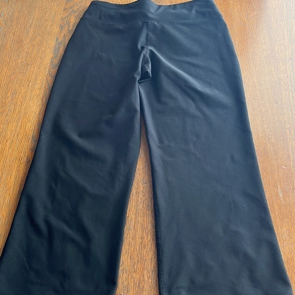 Nike Fit Dry Black Capri leggings. Size small - Picture 9 of 10